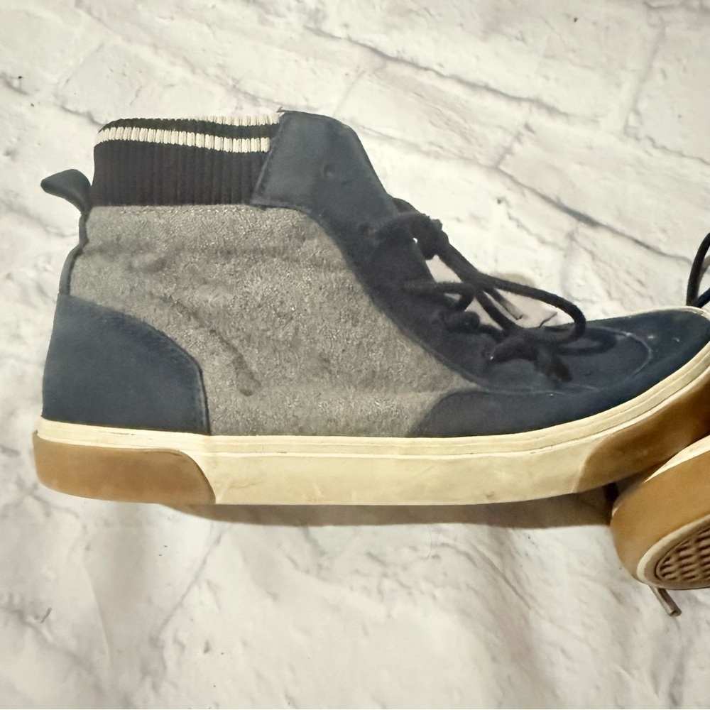 Old Navy bale and Gray Sneakers - Picture 4 of 5